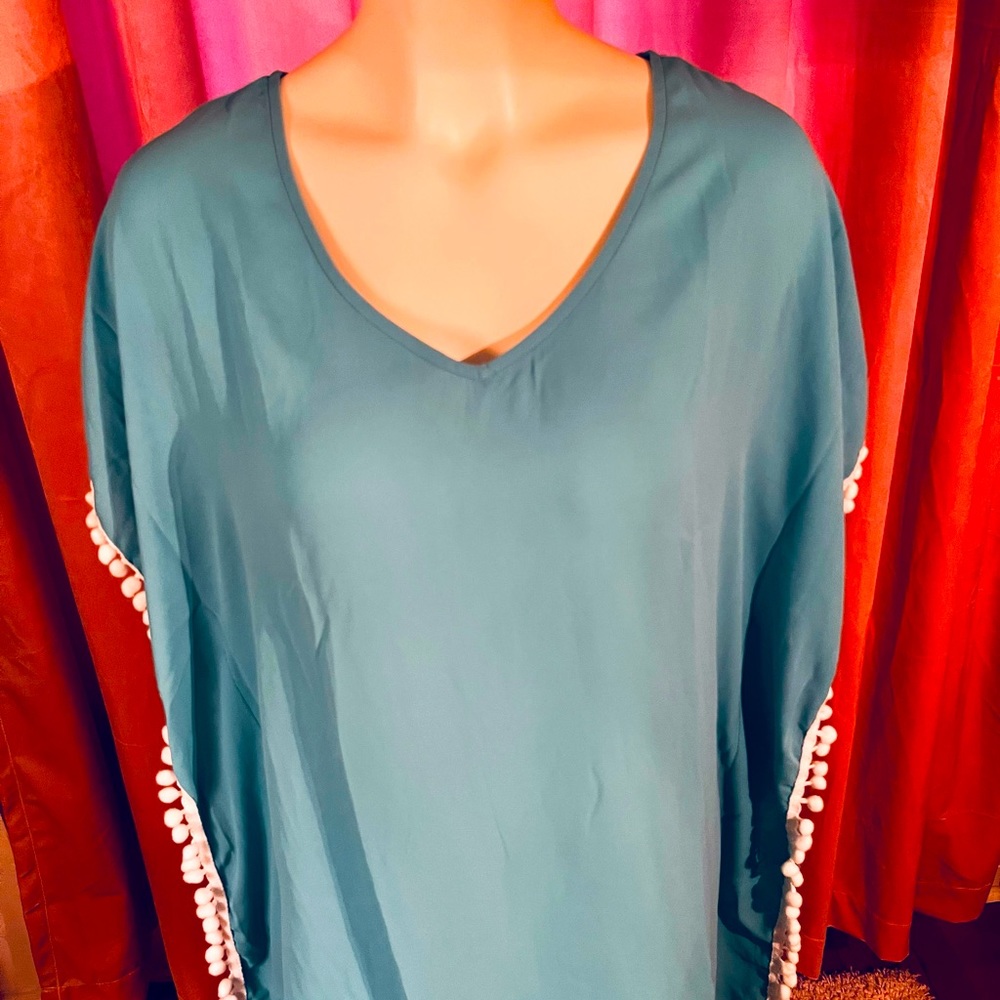 Beach PLEASE! Or lounge by the pool in this stunning teal chiffon kaftan 🍹 🏖️